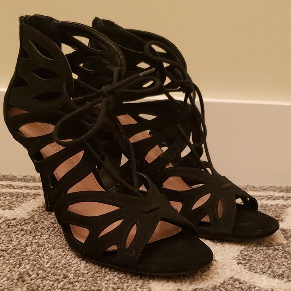 Black Velvet Heels Size 7 - Picture 1 of 6